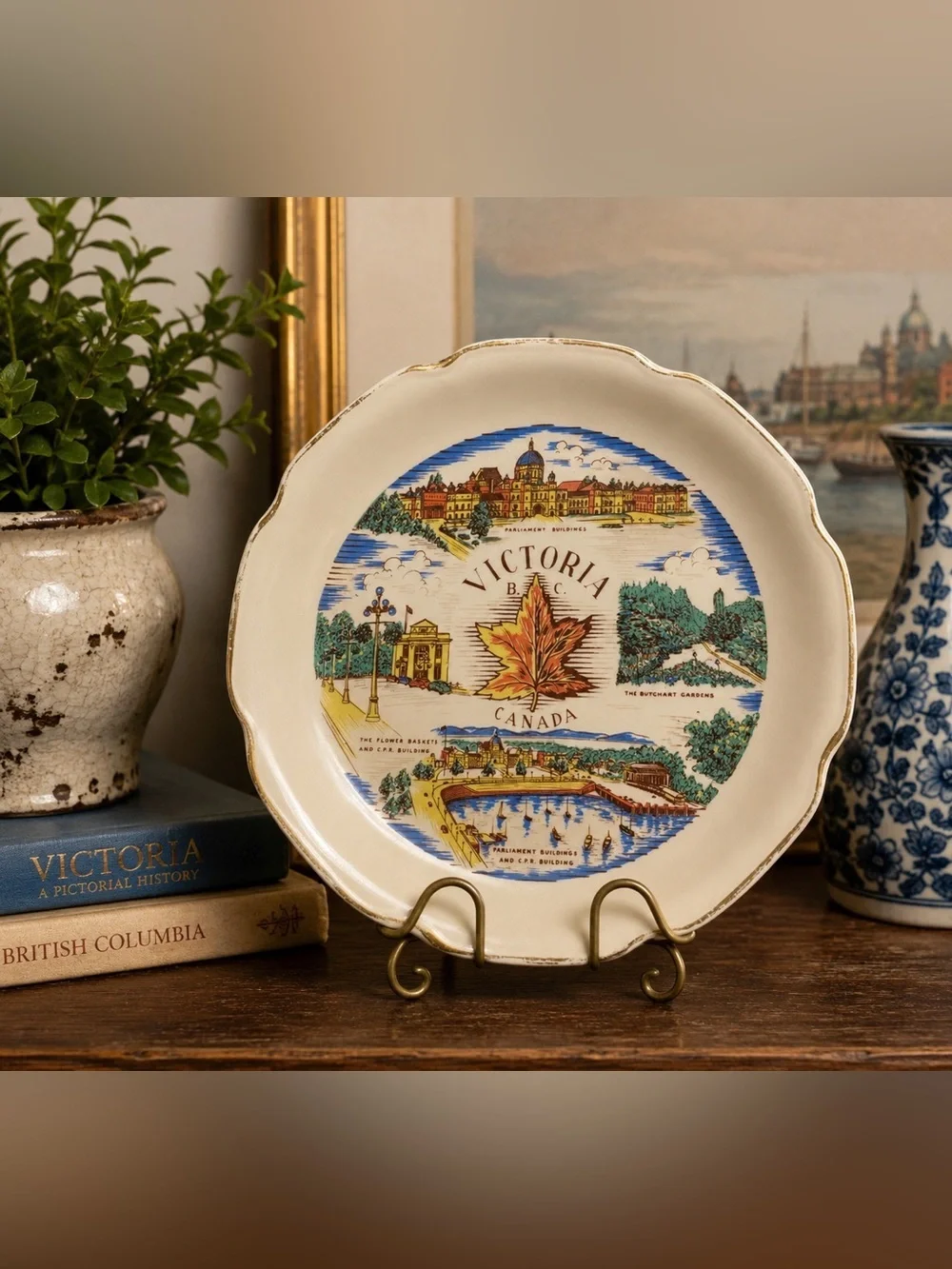 Vintage Victoria BC Canada Souvenir Plate 22K Gold Rim Collectible 7”